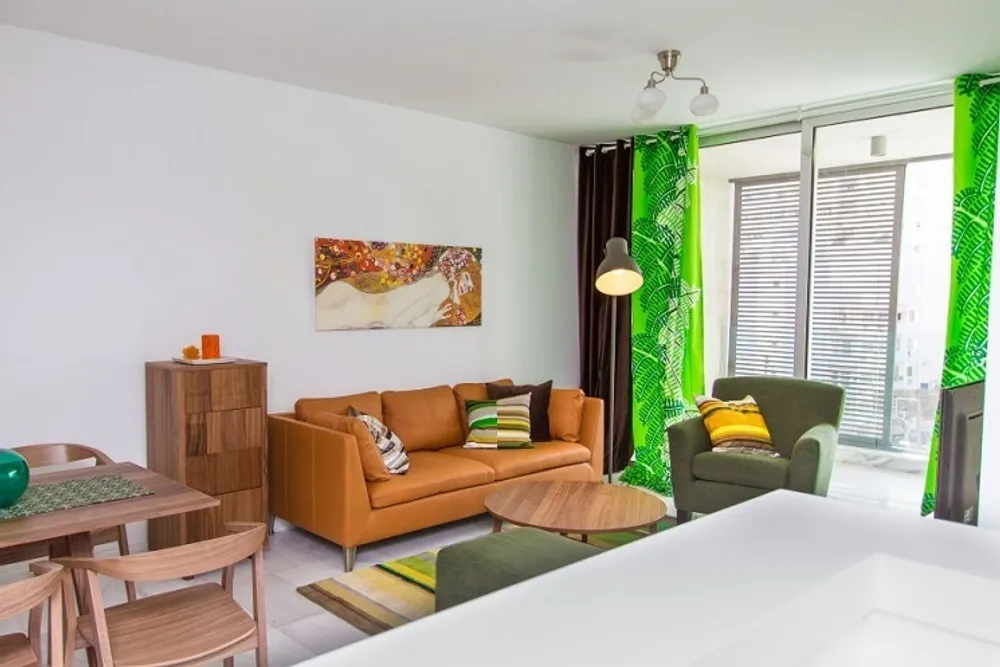 2 B/R Top Floor Apartment Apartment : Limassol, Neapolis