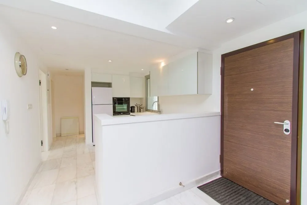2 B/R Top Floor Apartment Apartment : Limassol, Neapolis