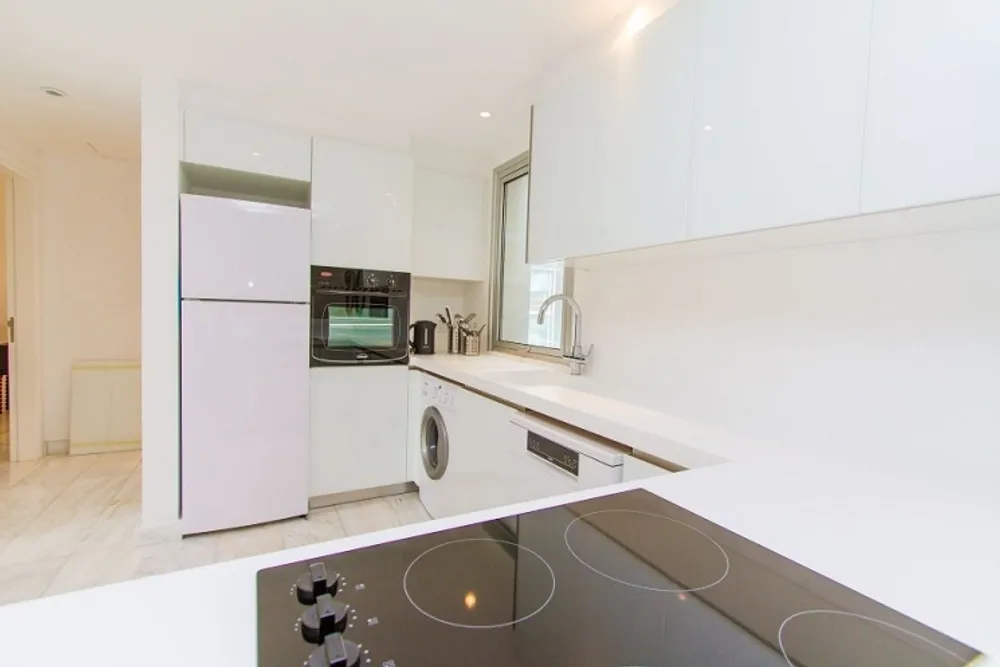 2 B/R Top Floor Apartment Apartment : Limassol, Neapolis