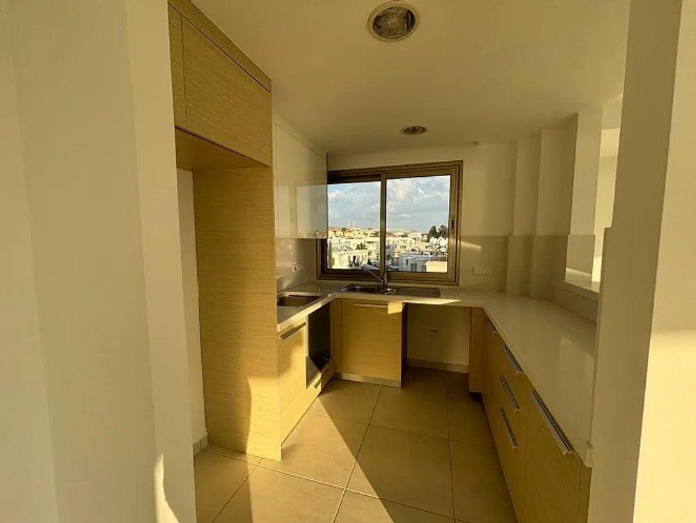 3 Bedroom Apartment with sea views : Kato Paphos, Kato Paphos