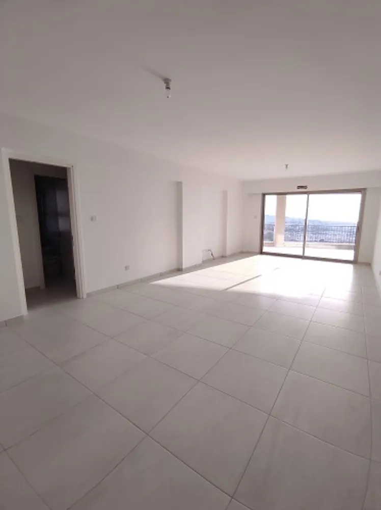 3 Bedroom Apartment with Sea Views : Kato Paphos, Kato Paphos