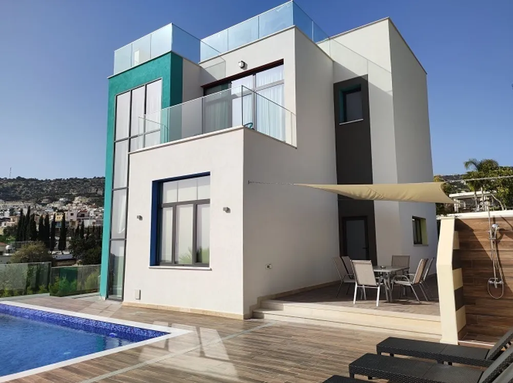 4 Bedroom Villa with panoramic sea and town views : Peyia, Peyia
