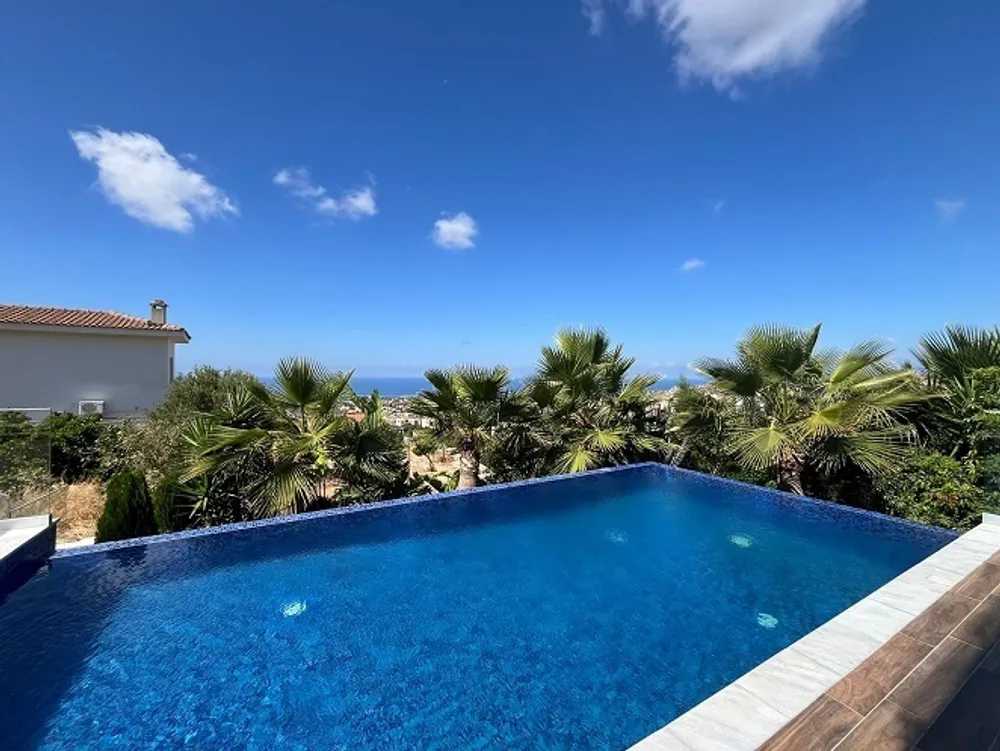 4 Bedroom Villa with panoramic sea and town views : Peyia, Peyia
