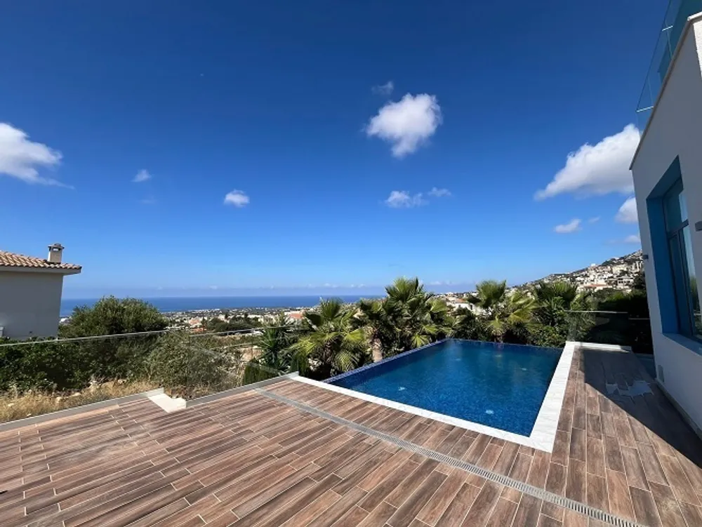 4 Bedroom Villa with panoramic sea and town views : Peyia, Peyia