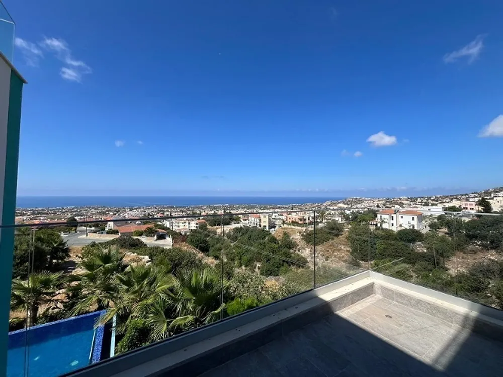 4 Bedroom Villa with panoramic sea and town views : Peyia, Peyia
