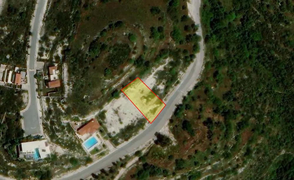 Tsada : Plot, Paphos