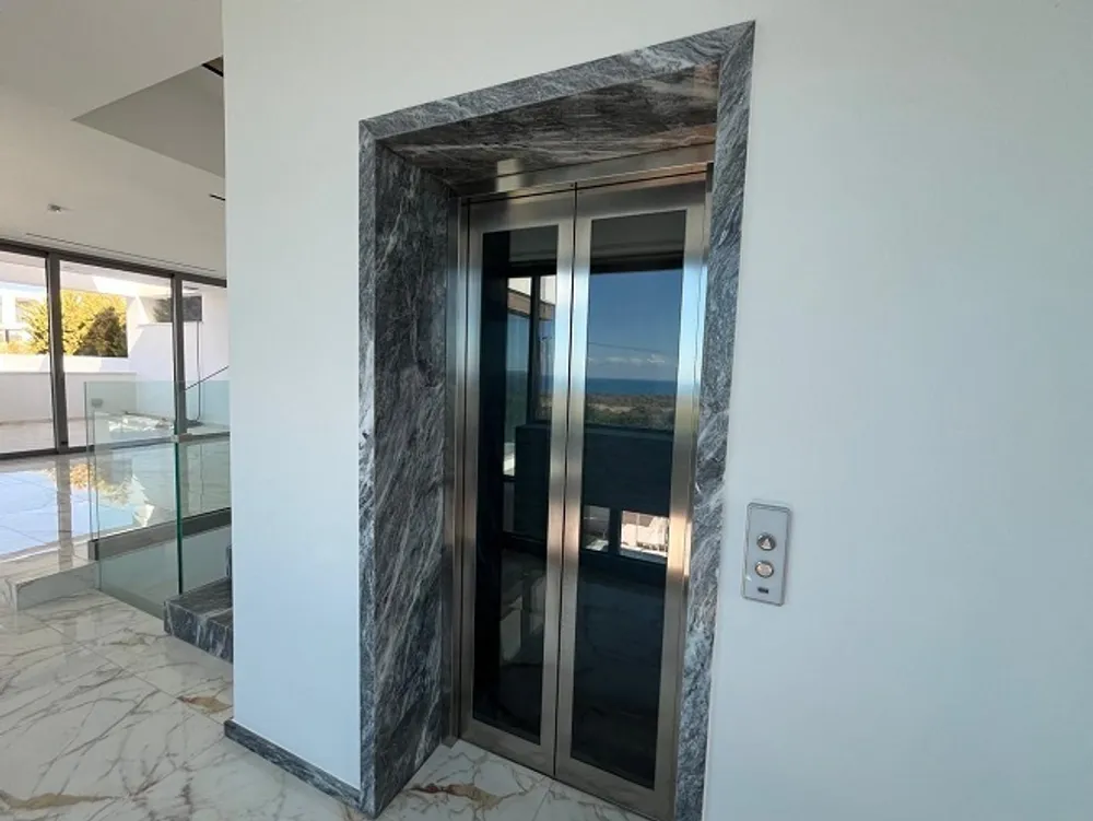 7 Bedrooms, 9 bathrooms Luxury Villa : Peyia, Paphos area, Peyia