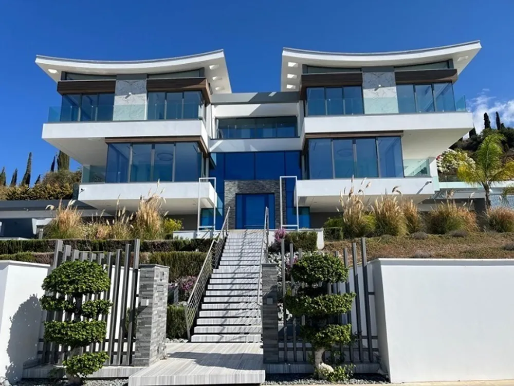 7 Bedrooms, 9 bathrooms Luxury Villa : Peyia, Paphos area, Peyia