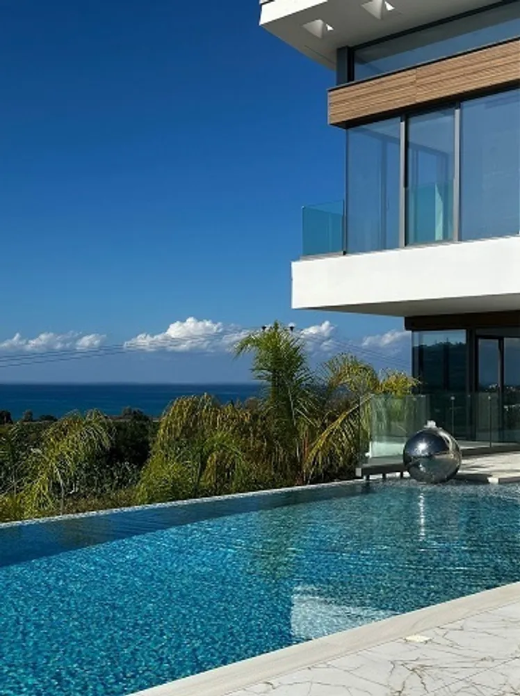 7 Bedrooms, 9 bathrooms Luxury Villa : Peyia, Paphos area, Peyia