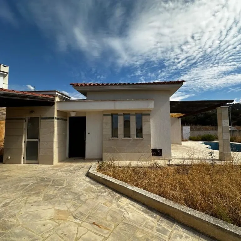 3 Bedroom Bungalow with sea views : Argaka, Argaka