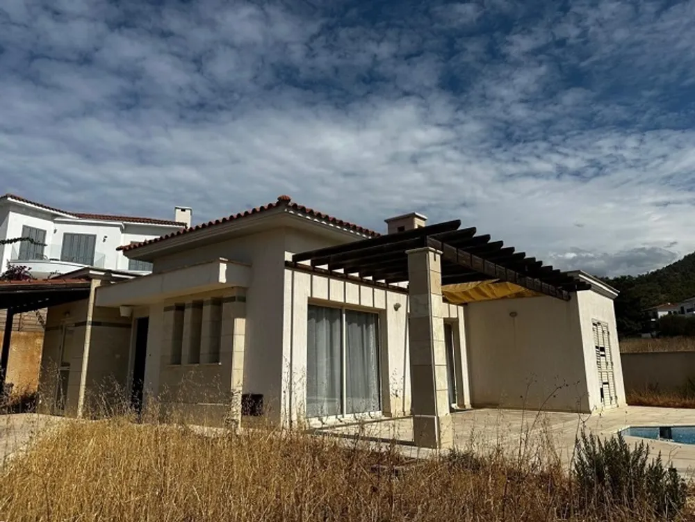 3 Bedroom Bungalow with sea views : Argaka, Argaka