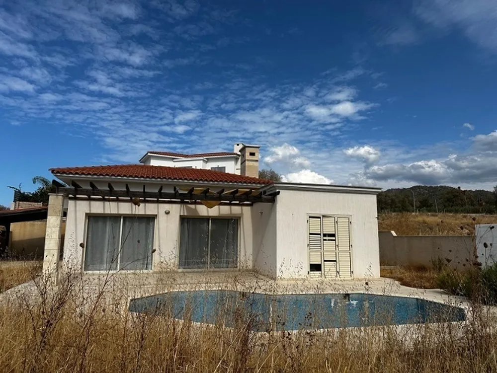 3 Bedroom Bungalow with sea views : Argaka, Argaka