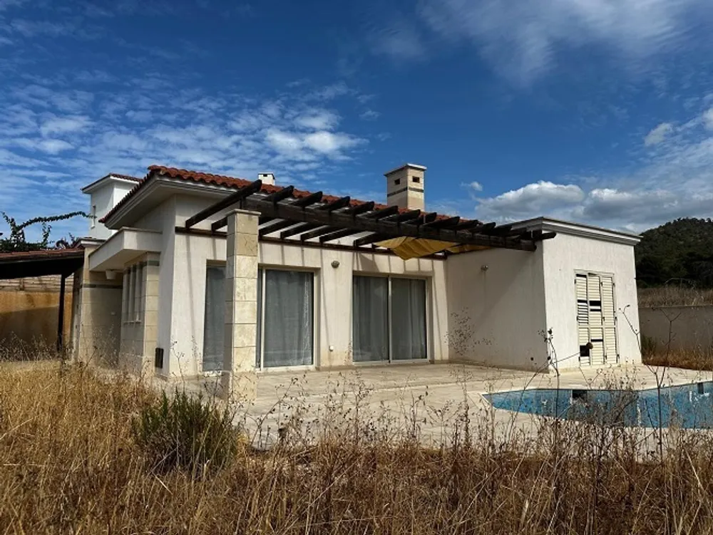 3 Bedroom Bungalow with sea views : Argaka, Argaka