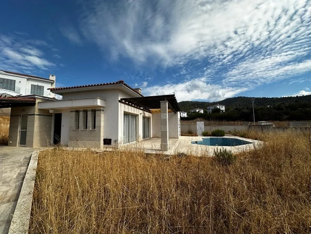 3 Bedroom Bungalow with sea views : Argaka, Argaka