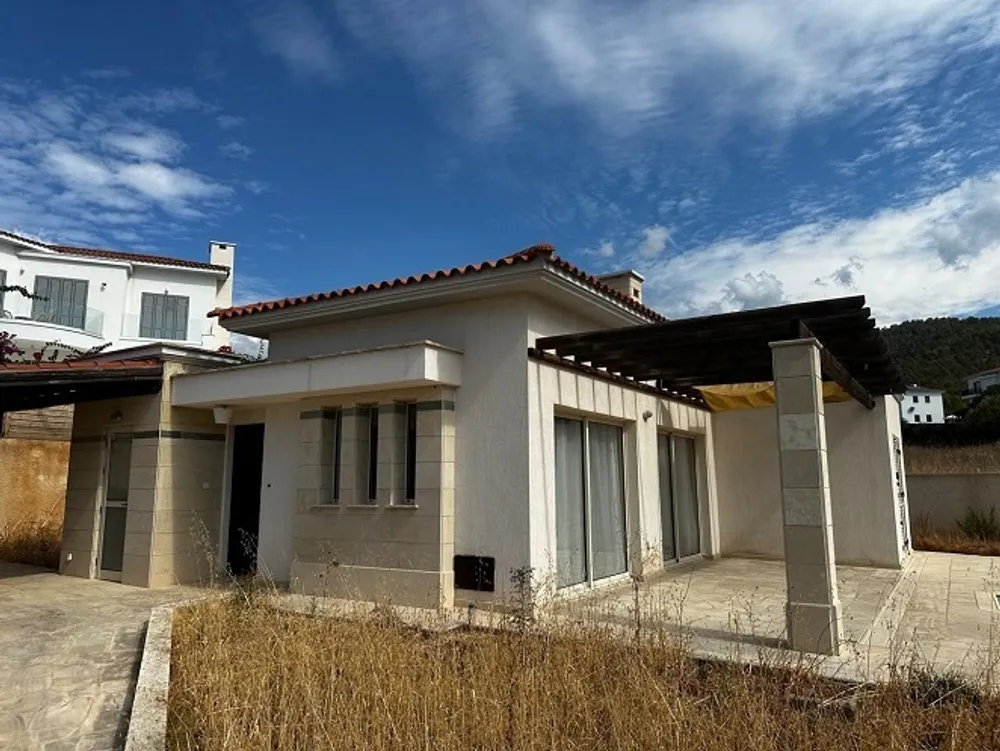 3 Bedroom Bungalow with sea views : Argaka, Argaka