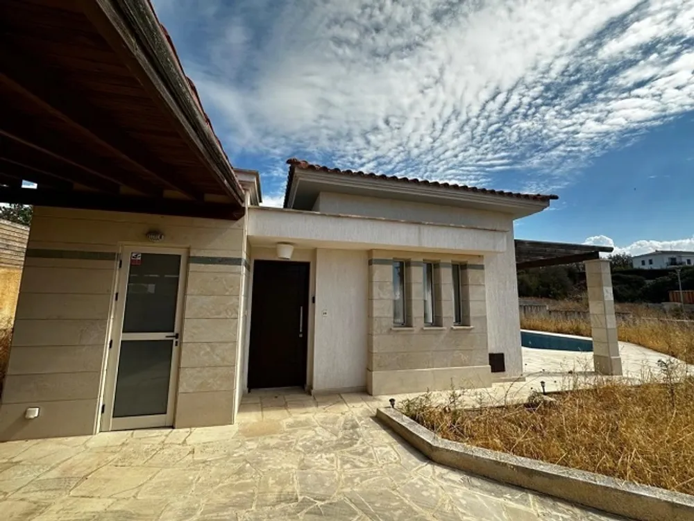 3 Bedroom Bungalow with sea views : Argaka, Argaka