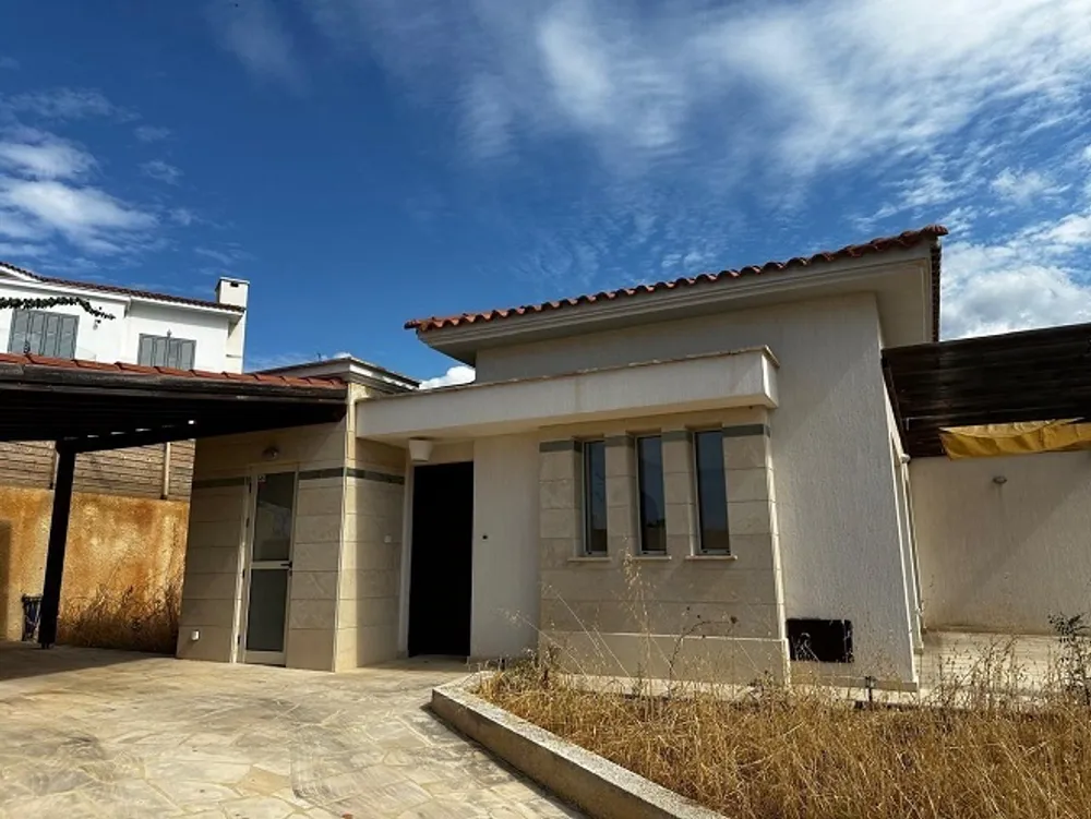 3 Bedroom Bungalow with sea views : Argaka, Argaka