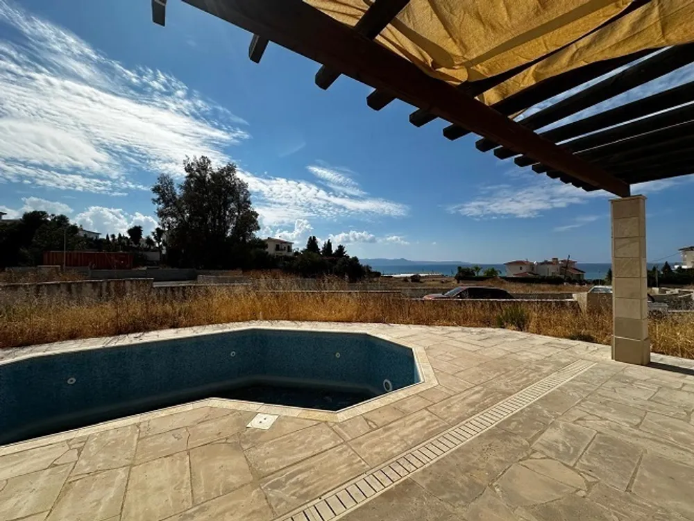 3 Bedroom Bungalow with sea views : Argaka, Argaka