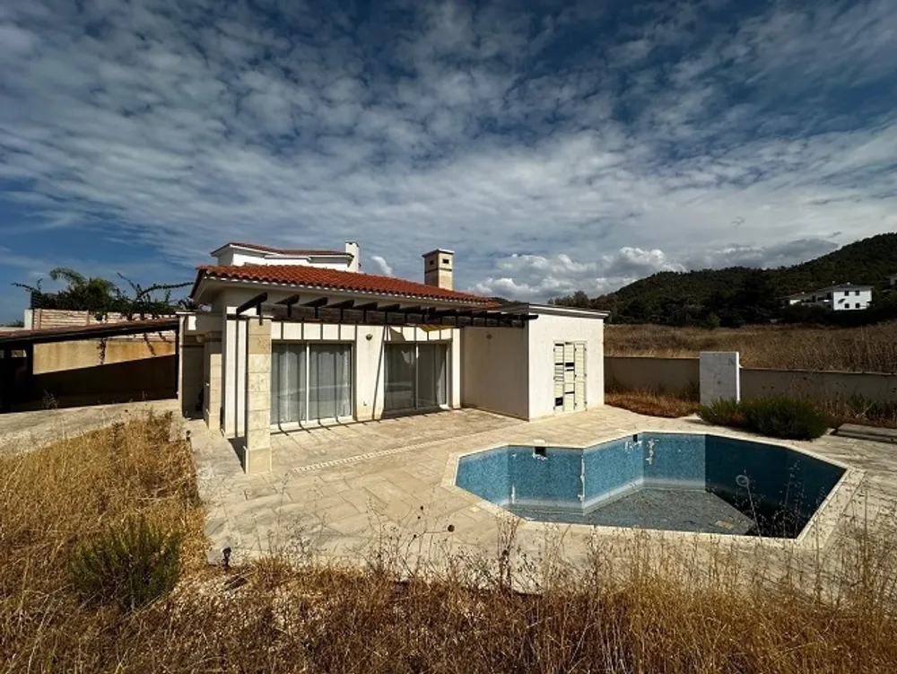 3 Bedroom Bungalow with sea views : Argaka, Argaka