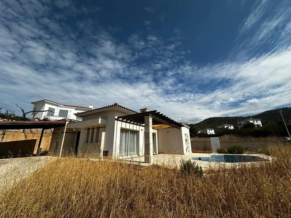3 Bedroom Bungalow with sea views : Argaka, Argaka