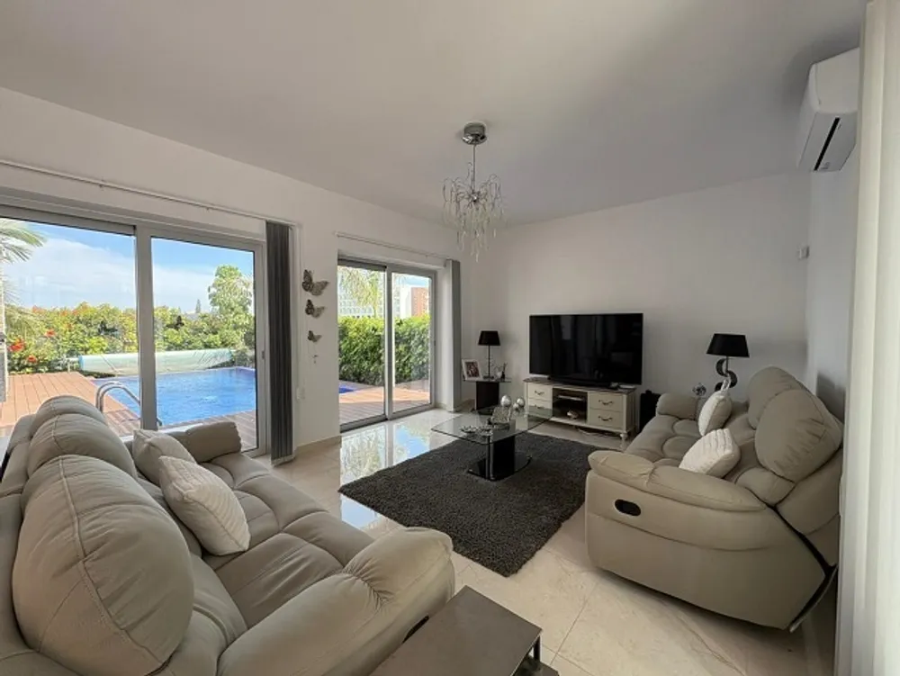 7 Bedroom Villa : Geroskipou, Paphos Area, Geroskipou