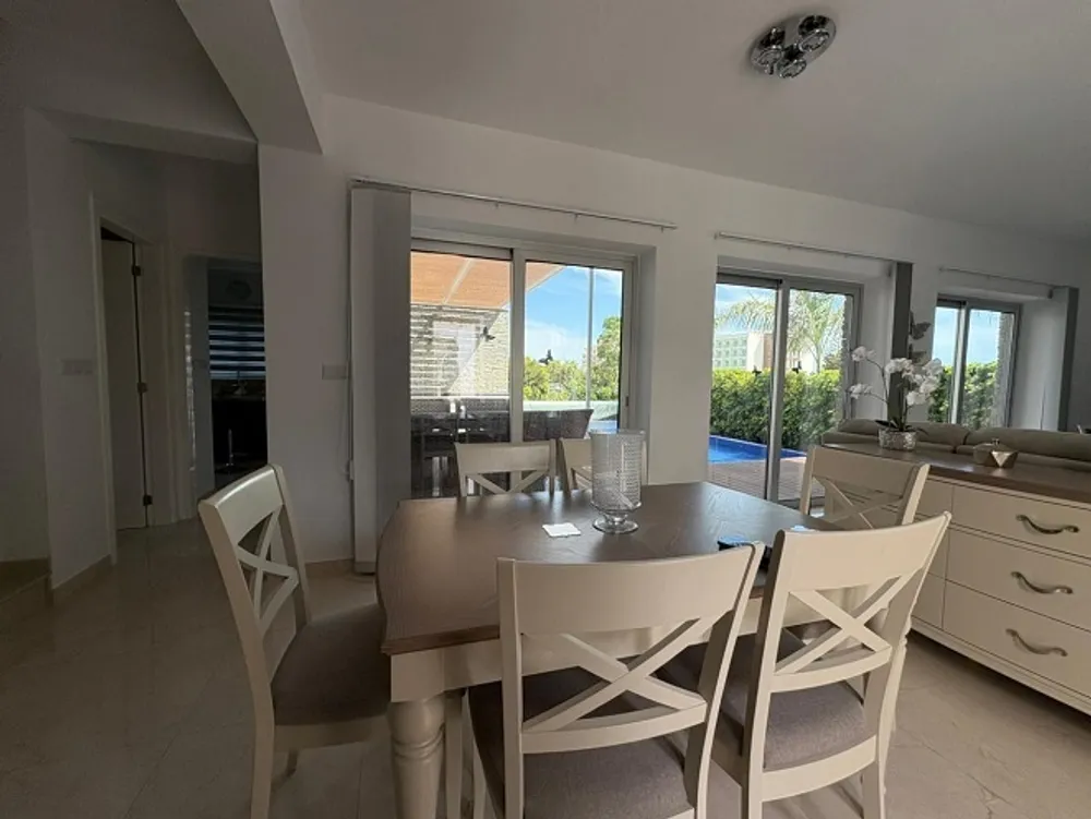 7 Bedroom Villa : Geroskipou, Paphos Area, Geroskipou