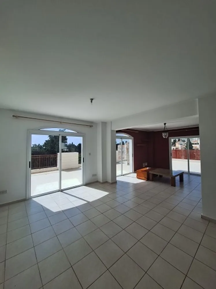 3-bedroom two-level Penthouse : Universal, Paphos, Kato Paphos