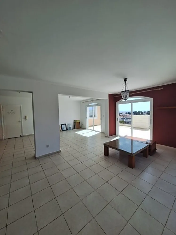 3-bedroom two-level Penthouse : Universal, Paphos, Kato Paphos