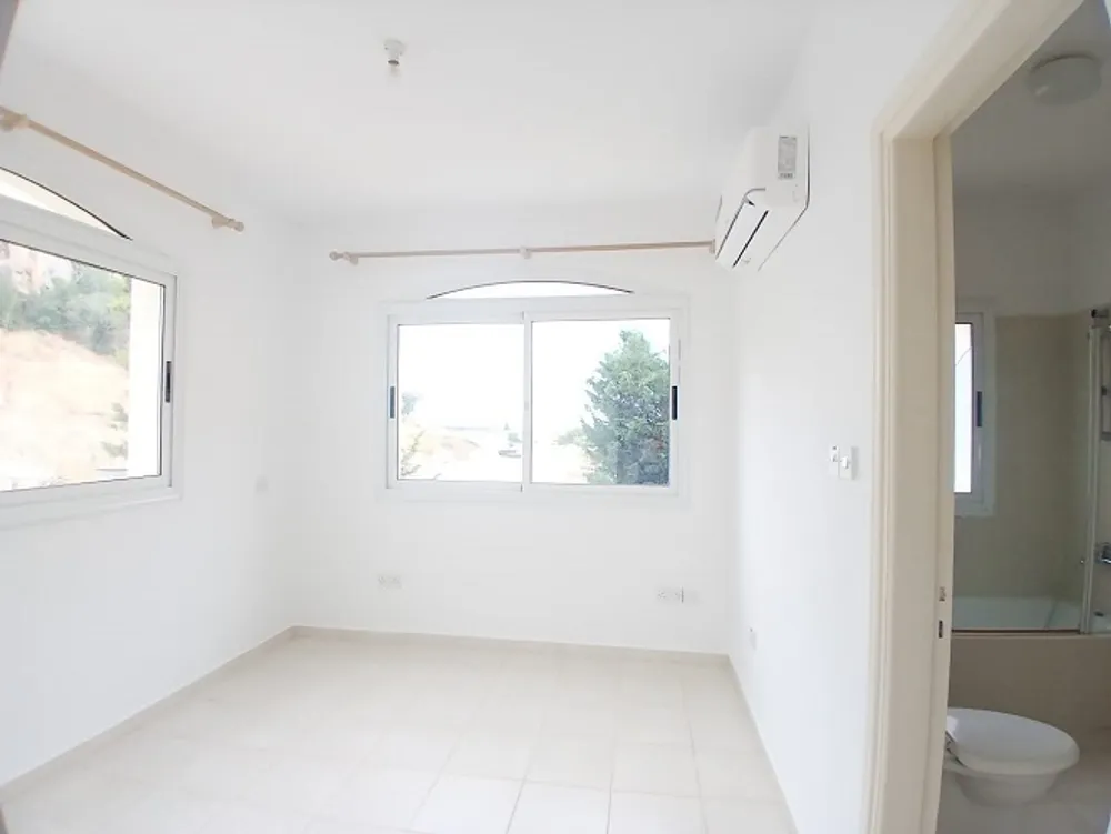 3-bedroom two-level Penthouse : Universal, Paphos, Kato Paphos