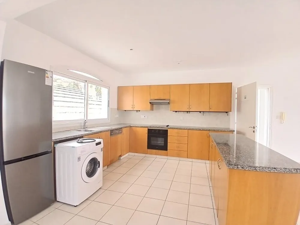 3-bedroom two-level Penthouse : Universal, Paphos, Kato Paphos