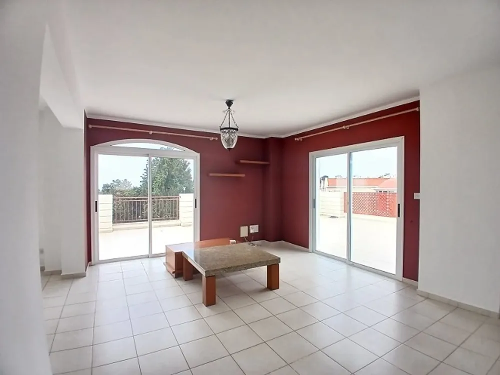 3-bedroom two-level Penthouse : Universal, Paphos, Kato Paphos