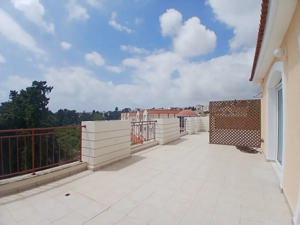 3-bedroom two-level Penthouse : Universal, Paphos, Kato Paphos