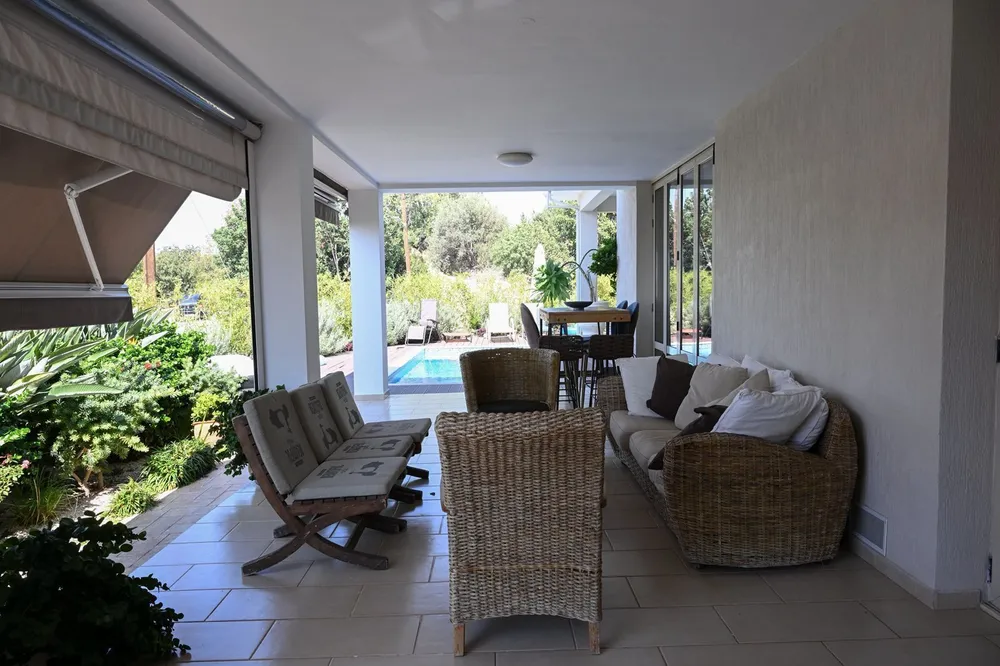 3 bedroom Bungalow with sea and town views : Mesa Chorio, Paphos, Mesa Chorio
