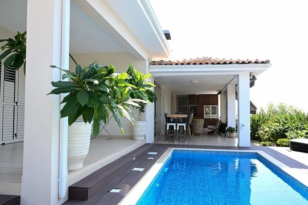 3 bedroom Bungalow with sea and town views : Mesa Chorio, Paphos, Mesa Chorio