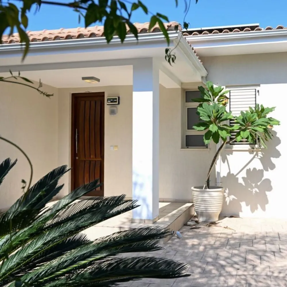 3 bedroom Bungalow with sea and town views : Mesa Chorio, Paphos, Mesa Chorio
