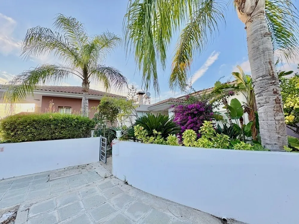3 bedroom Bungalow with sea and town views : Mesa Chorio, Paphos, Mesa Chorio