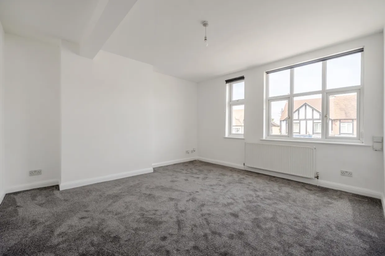 Ruxley Lane, Epsom KT19 photo 4