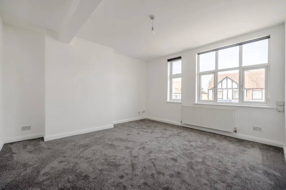Ruxley Lane, Epsom KT19 photo 4