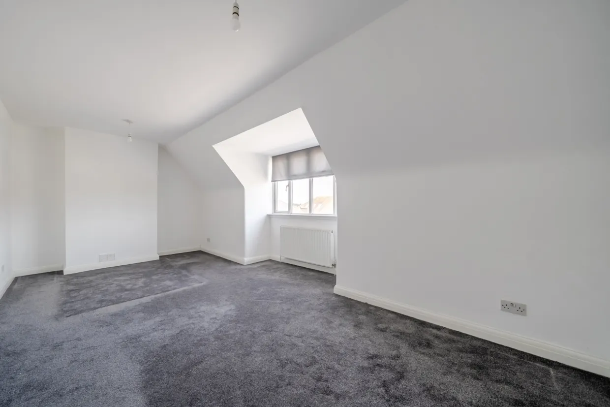 Ruxley Lane, Epsom KT19 photo 5
