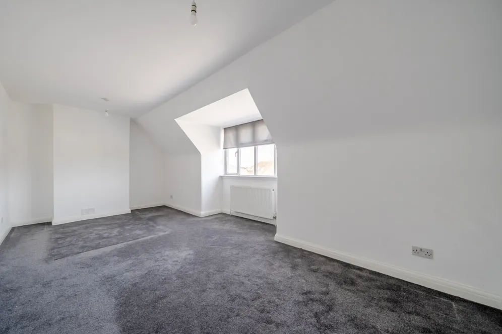 Ruxley Lane, Epsom KT19 photo 5
