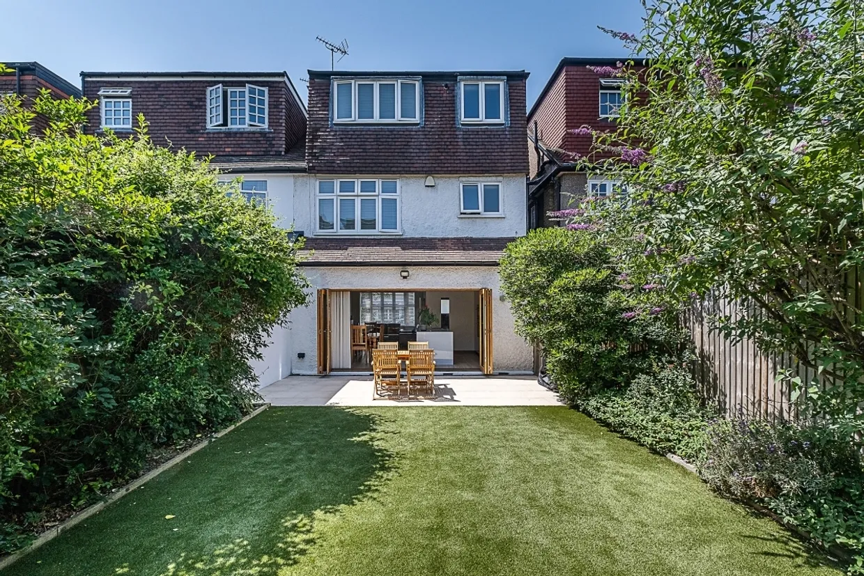 Marham Gardens Wandsworth Common SW18 photo 6