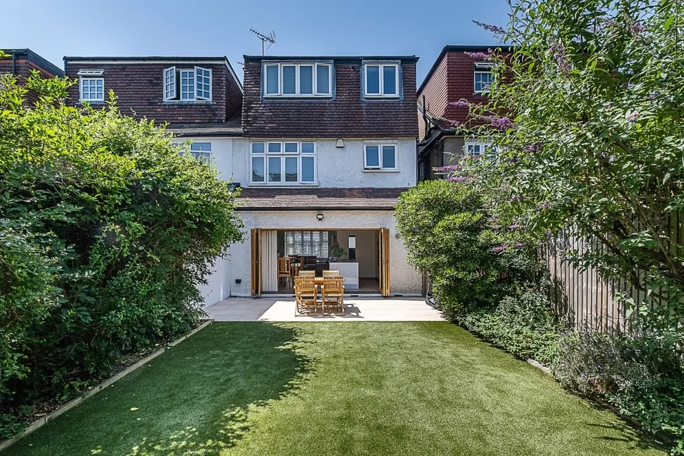 Marham Gardens Wandsworth Common SW18 photo 6