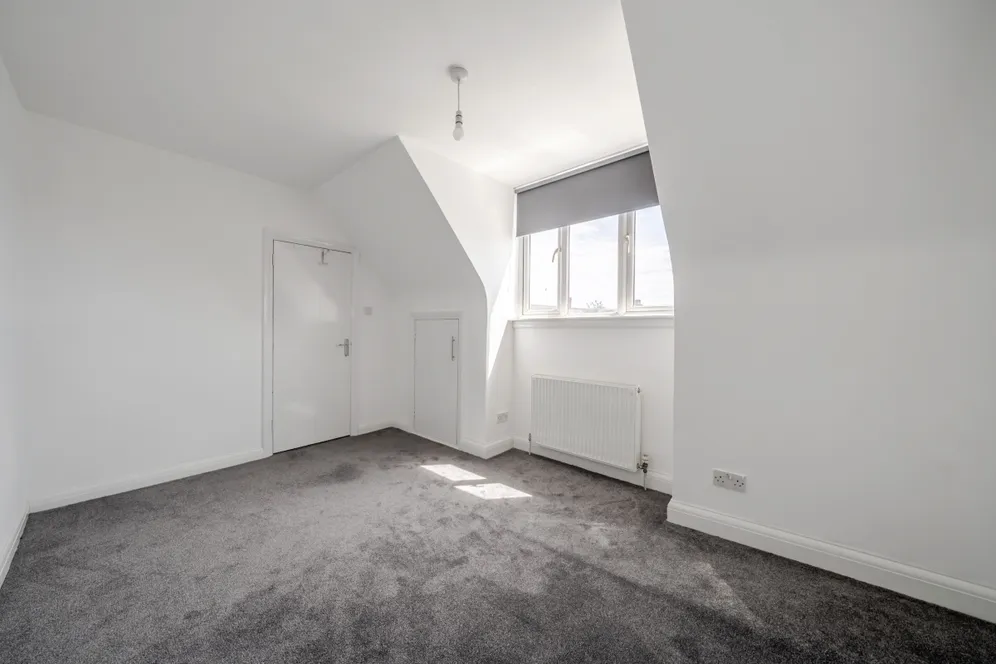 Ruxley Lane, Epsom KT19 photo 10