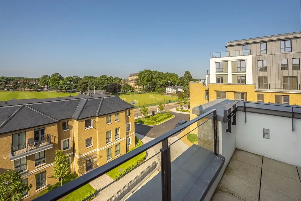 Pinewood Gardens Teddington TW11 photo 10