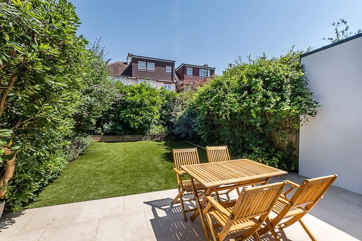 Marham Gardens Wandsworth Common SW18 photo 18
