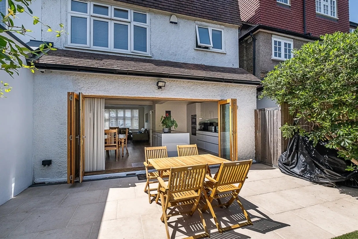 Marham Gardens Wandsworth Common SW18 photo 19