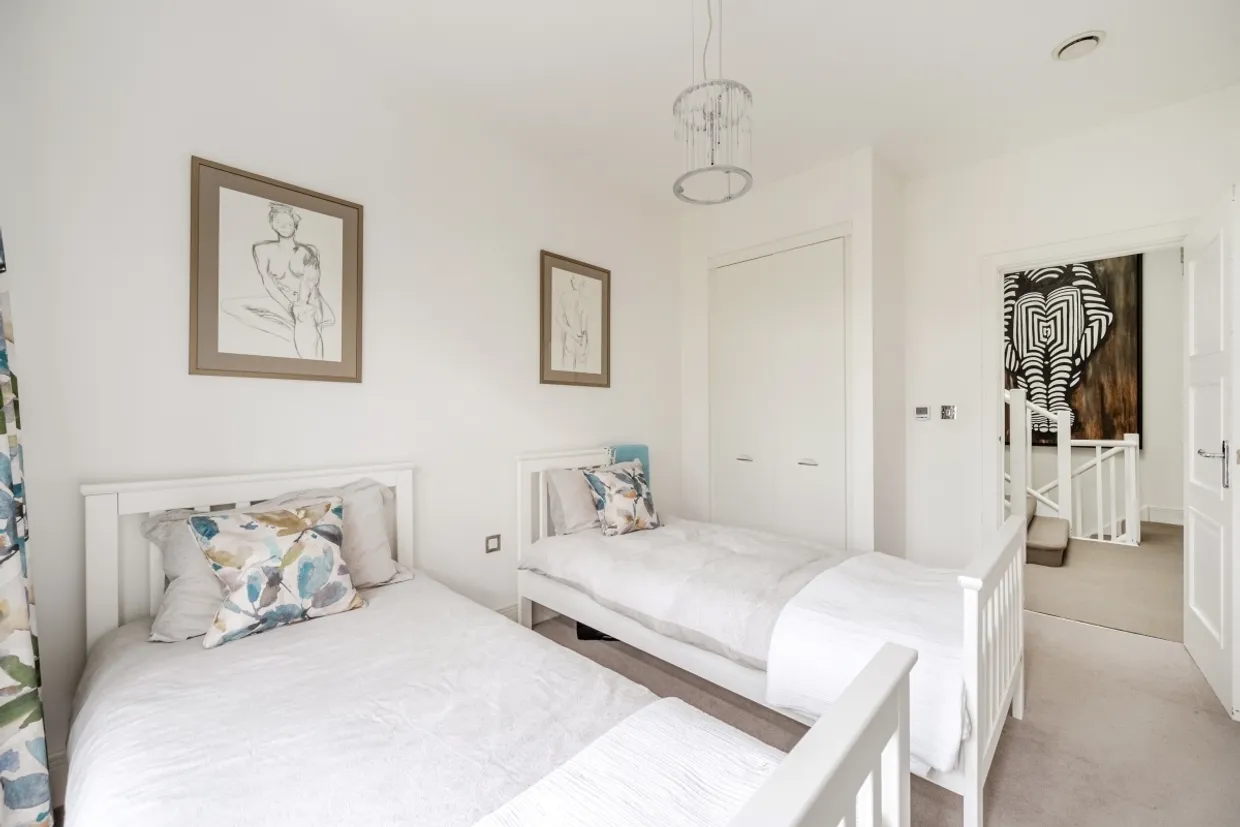 Pelling Hill Old Windsor SL4 photo 18