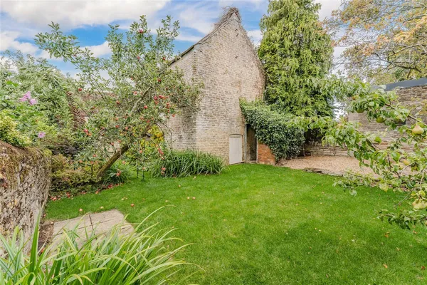 Main Street, Woodnewton, PE8 photo 16