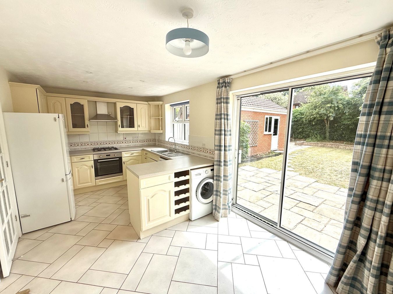 Saxon Drive, Warfield, RG42 Image 4