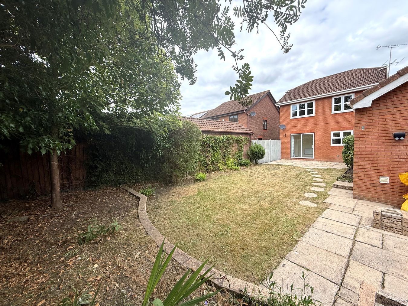 Saxon Drive, Warfield, RG42 Image 12